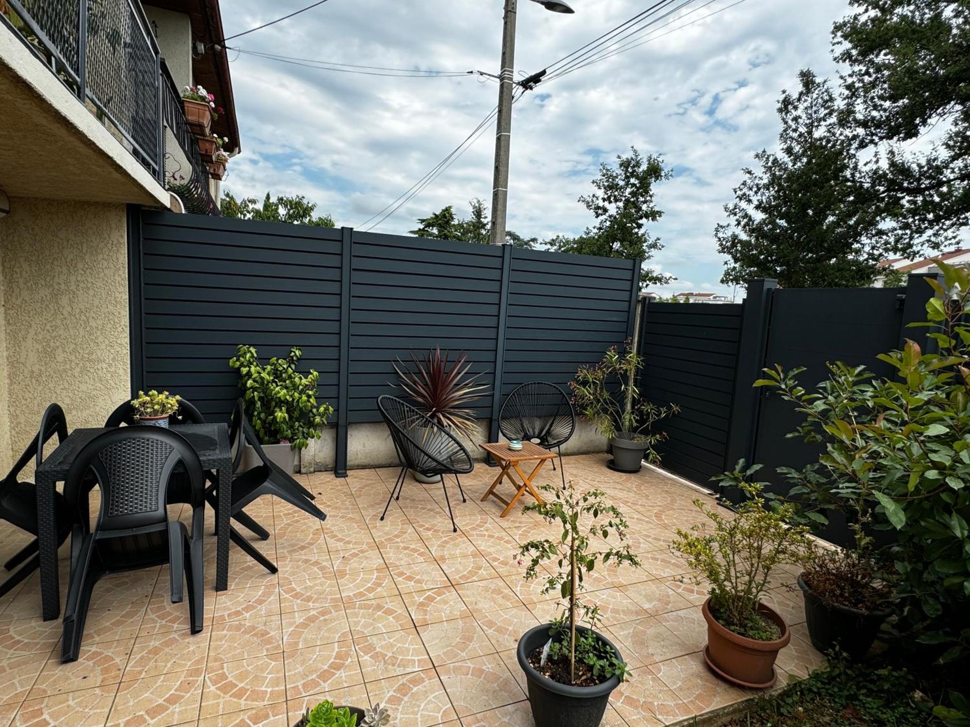 Au Calme Dans Maison En Rez De Jardin A 2,2 Kms Du Groupama Stadium Et Salle Ldlc Arena 梅济约 外观 照片