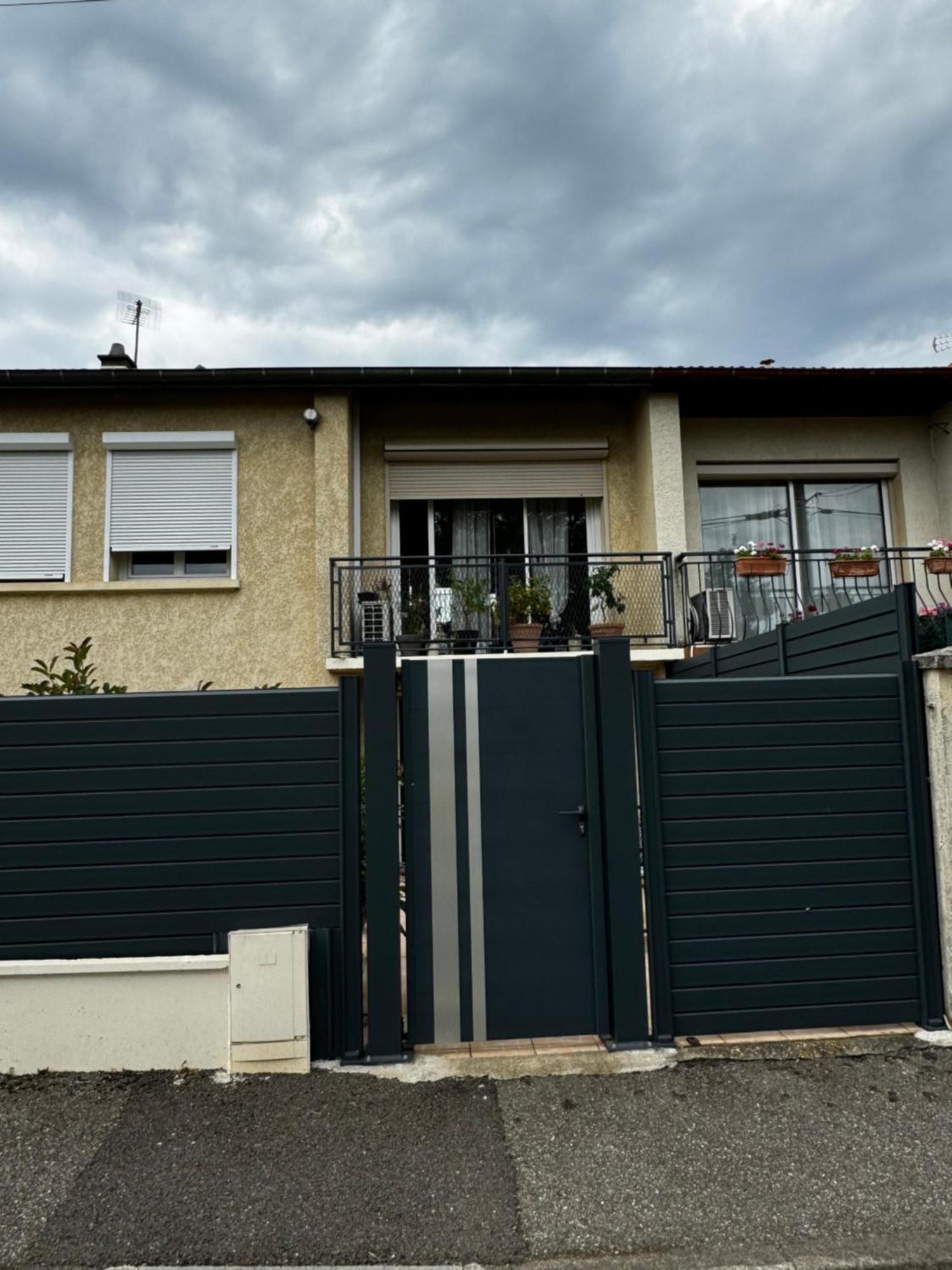 Au Calme Dans Maison En Rez De Jardin A 2,2 Kms Du Groupama Stadium Et Salle Ldlc Arena 梅济约 外观 照片